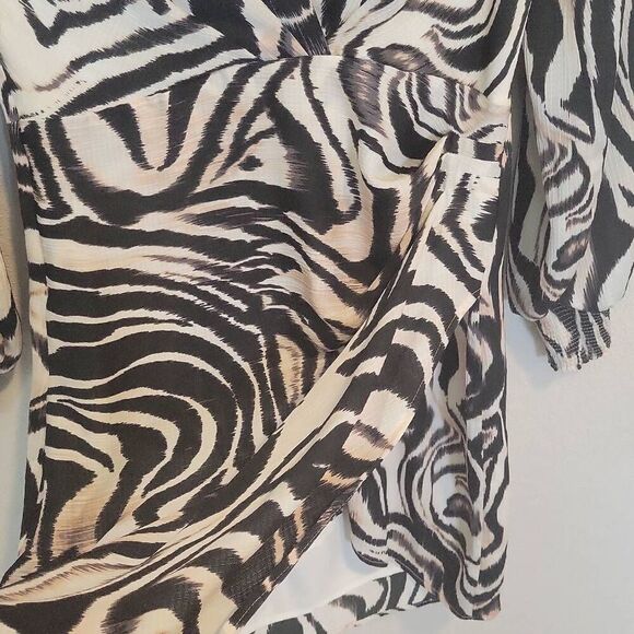 Anthropologie Graphic Print Mini Wrap Dress Size 0 - Picture 5 of 12